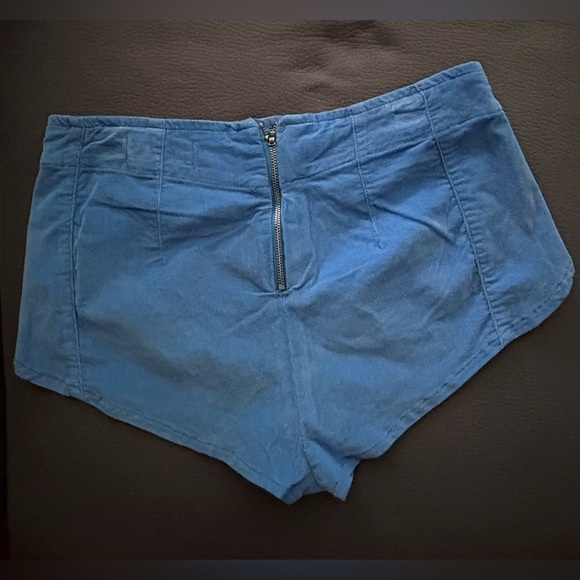 We The Free Keep It Brief Micro Shorts(I 1.37 “Waist: 28.5”Rise: 12.75”) - Picture 4 of 7